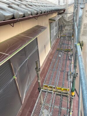 和歌山市密着の外壁塗装・屋根塗装専門店エースペイントの外壁と屋根の塗装　養生