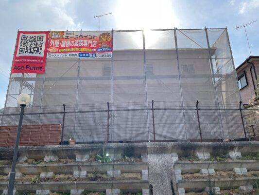 和歌山市密着の外壁塗装・屋根塗装専門店エースペイントの外壁塗装と屋根の塗装　足場組立