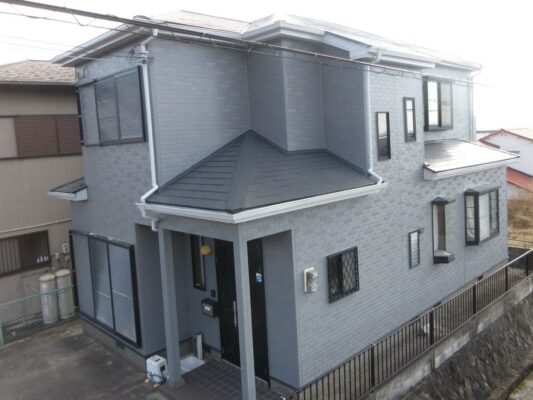 【和歌山市】　D様邸<br>『グレーの外壁にダークグレーの屋根が重厚感溢れる素敵な仕上がりに…✧₊°』ウルトラTOP、インテグラルコート塗布