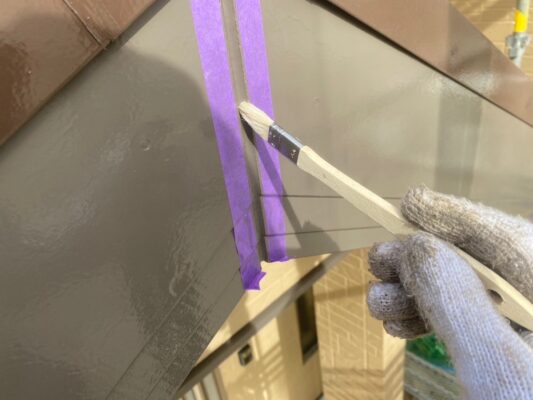 和歌山市密着の外壁塗装・屋根塗装専門店エースペイントの付帯部の塗装　破風　プライマー塗布