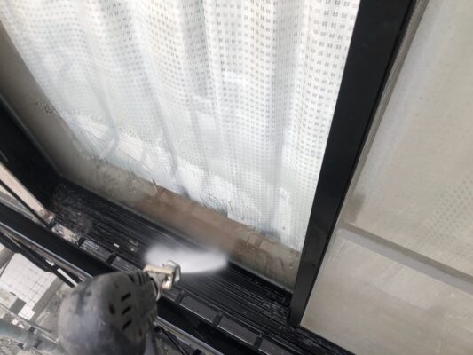 和歌山市密着の外壁塗装・屋根塗装専門店エースペイントの外壁の塗装と屋根の塗装　高圧洗浄