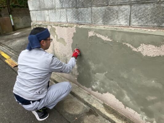 和歌山市密着の外壁塗装・屋根塗装専門店エースペイントの擁壁の塗装　下地補修