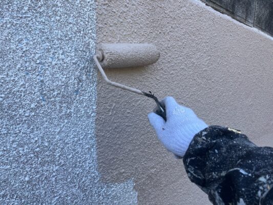 和歌山市密着の外壁塗装・屋根塗装専門店エースペイントの擁壁の塗装　中塗り塗装