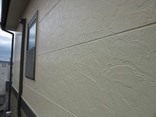 外壁塗装の汚れが目立ちにくい色