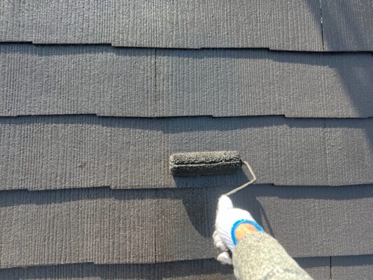 和歌山市密着の外壁塗装・屋根塗装専門店エースペイントの屋根の上塗り塗装