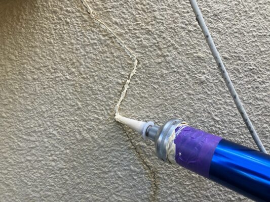 和歌山市密着の外壁塗装・屋根塗装専門店エースペイント　ひび割れコーキング補修