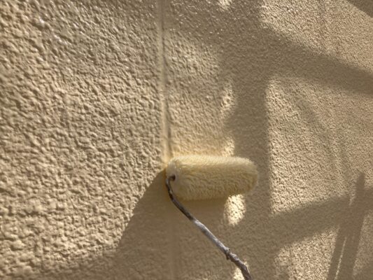 和歌山市密着の外壁塗装・屋根塗装専門店エースペイントの外壁の上塗りコーティング