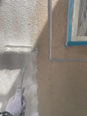 和歌山市密着の外壁塗装・屋根塗装専門店エースペイント　外壁　下塗り1回目