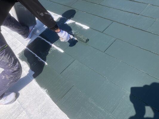 和歌山市密着の外壁塗装・屋根塗装専門店エースペイント　屋根の中塗り塗装