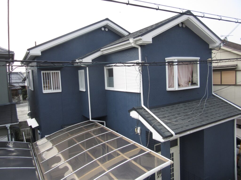 【和歌山市】　T様邸<br>『インディゴブルーの外壁にグレーの屋根が重厚感溢れる素敵な仕上がりに…✧₊°』2