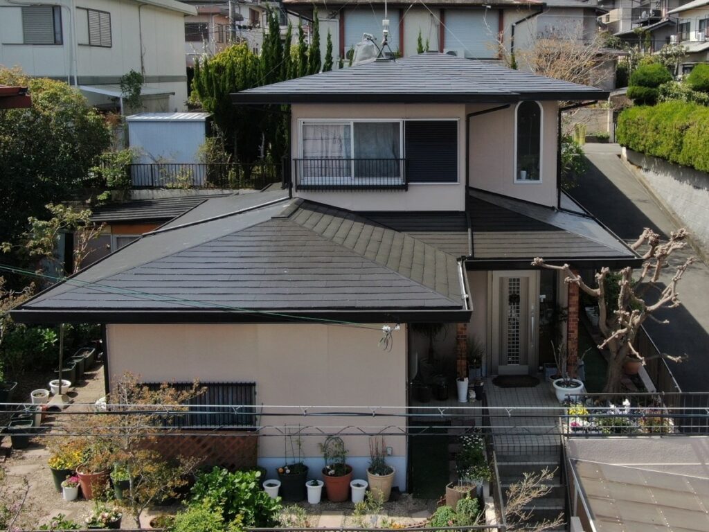 【和歌山市】　I様邸<br>『フォーンブラウンの外壁にダークグレージュの屋根が穏やかな印象の素敵な仕上がりに…✧₊°』インテグラルコート塗布2