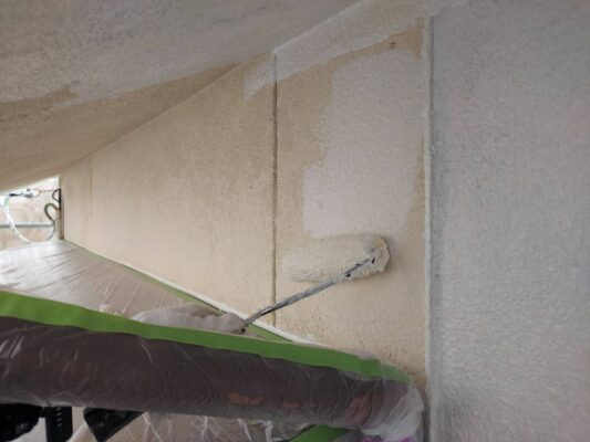 和歌山市密着の外壁塗装・屋根塗装専門店エースペイント　外壁の下塗り塗装