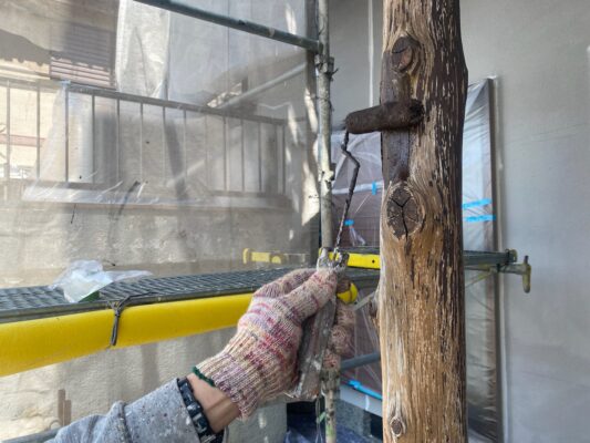 和歌山市密着の外壁塗装・屋根塗装専門店エースペイント　木部の下塗り塗装