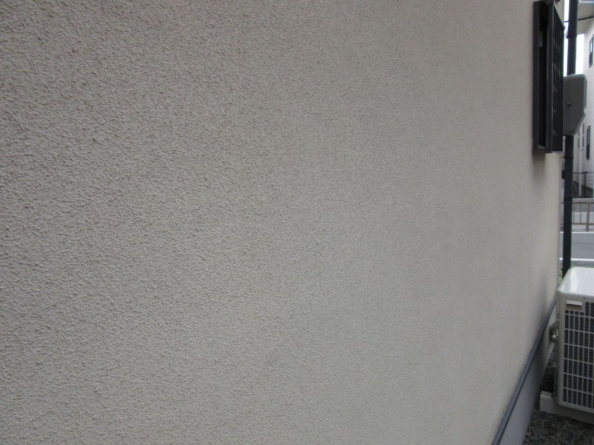 【和歌山市】　T様邸<br>『コルクベージュの外壁にチャコールグレージュのアクセントで温かみのある印象の素敵な仕上がりに…✧₊°』インテグラルコート塗布3