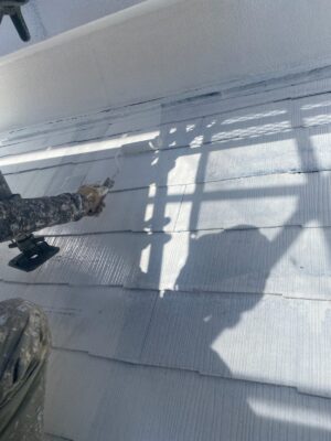和歌山市密着の外壁塗装・屋根塗装専門店エースペイント　屋根の下塗り2回目