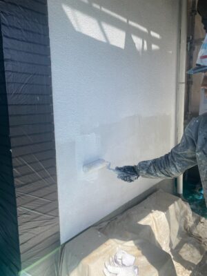和歌山市密着の外壁塗装・屋根塗装専門店エースペイント　外壁の下塗り2回目