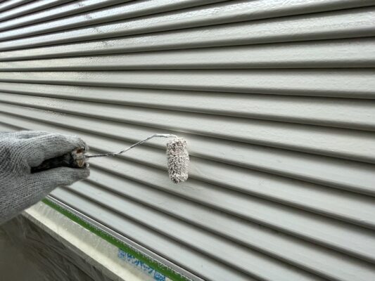 和歌山市密着の外壁塗装・屋根塗装専門店エースペイント　シャッターの上塗り塗装