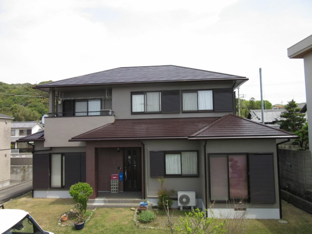 【和歌山市】　H様邸<br>『グレージュの外壁にバーガンディーの屋根が重厚感溢れる素敵な仕上がりに…✧₊°』2
