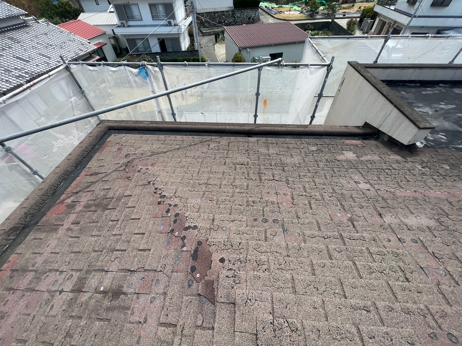 【有田市】　Ｅ様邸<br>『屋根カバー工法で耐久性バッチリ！落ち着いた印象の屋根が素敵な仕上がりに…✧₊°』3
