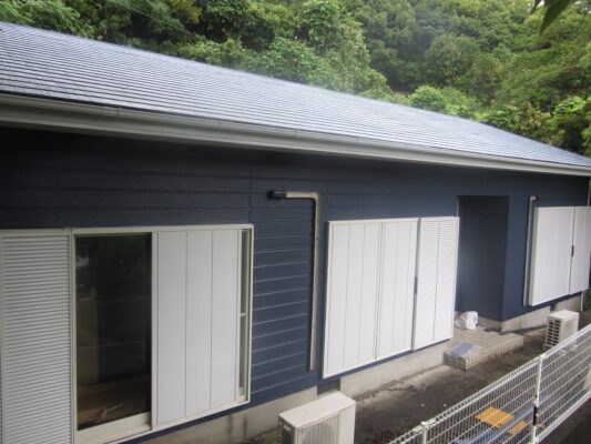 【日高郡】　M様邸<br>『インディゴブルーの外壁にスモーキーブルーの屋根が重厚感溢れる印象の素敵な仕上がりに…✧₊°』インテグラルコート塗布