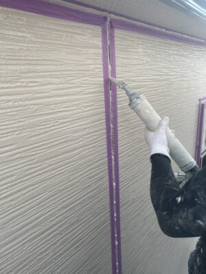 和歌山市密着の外壁塗装屋根塗装専門店のエースペイントの外壁塗装　目地　コーキング打設