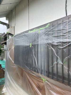 和歌山市密着の外壁塗装屋根塗装専門店のエースペイントの外壁の塗装　養生