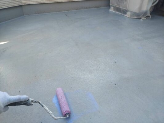 和歌山市密着の外壁塗装・屋根塗装専門店エースペイントのベランダの塗装　防水　ベランダ土間　下塗り塗装