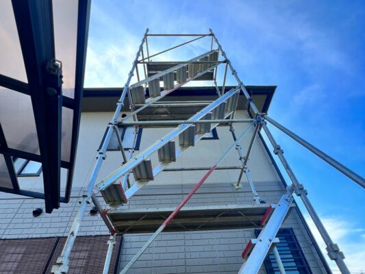和歌山市密着の外壁塗装・屋根塗装専門店エースペイントの屋根の塗装　足場組立