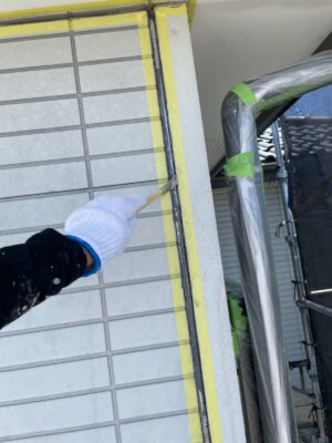 和歌山市密着の外壁塗装・屋根塗装専門店エースペイントの外壁の塗装　目地　プライマー塗布