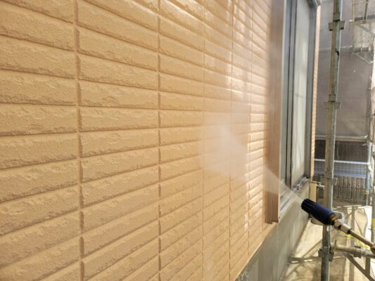 和歌山市密着の外壁塗装・屋根塗装専門店エースペイントの外壁塗装と屋根の塗装　外壁　高圧洗浄