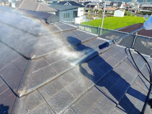 和歌山市密着の外壁塗装・屋根塗装専門店エースペイントの外壁塗装と屋根の塗装　屋根　高圧洗浄