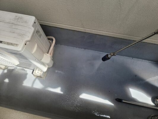和歌山市密着の外壁塗装・屋根塗装専門店エースペイントの外壁の塗装と屋根の塗装　ベランダ　高圧洗浄　