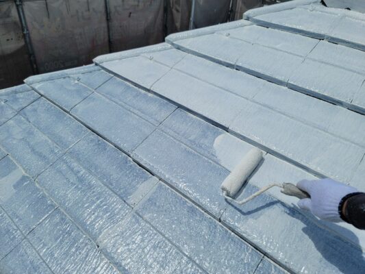 和歌山市密着の外壁塗装・屋根塗装専門店エースペイントの屋根の塗装　下塗り2回目