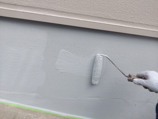 和歌山市密着の外壁塗装・屋根塗装専門店エースペイントの付帯部の塗装　基礎　塗り2回目