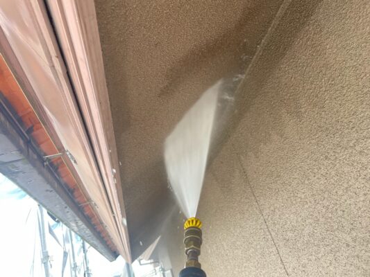 和歌山市密着の外壁塗装・屋根塗装専門店エースペイントの外壁の塗装と屋根の塗装　軒天　高圧洗浄　