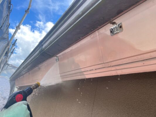 和歌山市密着の外壁塗装・屋根塗装専門店エースペイントの外壁の塗装と屋根の塗装　鼻隠し　高圧洗浄　