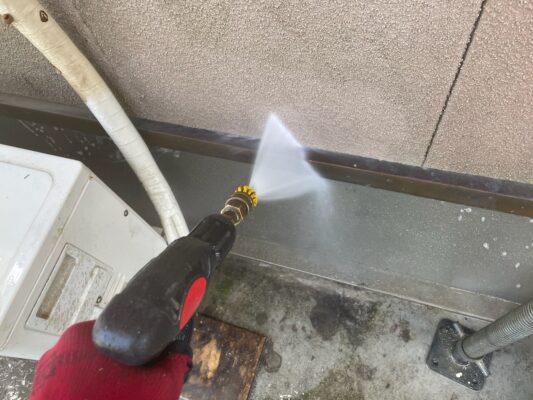 和歌山市密着の外壁塗装・屋根塗装専門店エースペイントの外壁の塗装と屋根の塗装　水切り　高圧洗浄　