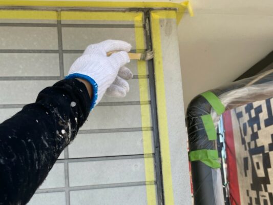 和歌山市密着の外壁塗装・屋根塗装専門店エースペイントの外壁の塗装　目地　プライマー塗布