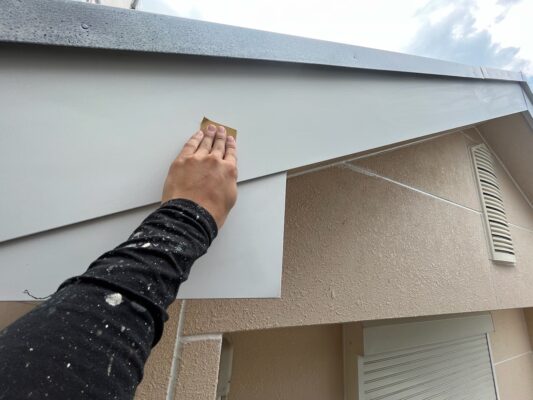 和歌山市密着の外壁塗装・屋根塗装専門店エースペイントの付帯部の塗装　破風　ケレン