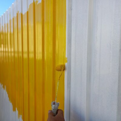 和歌山市密着の外壁塗装・屋根塗装専門店エースペイントの塀の塗装　鉄部　中塗り塗装　上塗り1回目