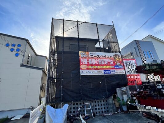 和歌山市密着の外壁塗装・屋根塗装専門店エースペイントの外壁の塗装と屋根塗装　足場組立