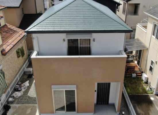 【和歌山市】　A様邸<br>『エクルグレージュの外壁にハンターグリーンの屋根で明るく優しい素敵な印象に…°˖✧』