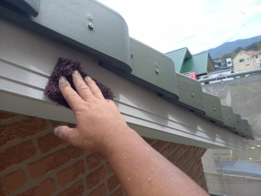 和歌山市密着の外壁塗装　屋根塗装　専門店のエースペイントの外壁塗装　付帯部塗装　付帯部　破風　ケレン