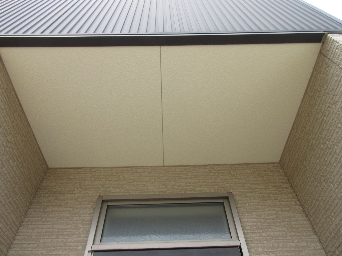 【和歌山市】　Ｔ様邸<br>『パールホワイトの外壁とアクセントにダークグリーンの屋根で品のあるシックで素敵な仕上がりに…✧₊°』7
