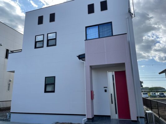 和歌山市地域密着の外壁塗装屋根塗装専門店のエースペイント　■【和歌山市】　T様邸　外壁塗装・屋根塗装・付帯部塗装・ベランダ防水・コーキング工事　完工