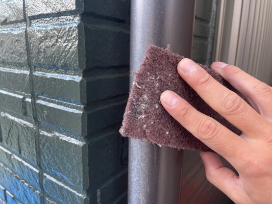 和歌山市地域密着の外壁塗装屋根塗装専門店のエースペイント　■【和歌山市】　M様邸　外壁塗装・屋根塗装・付帯部塗装・コーキング工事・ひび割れ補修・反り補修　付帯部　竪樋　ケレン作業