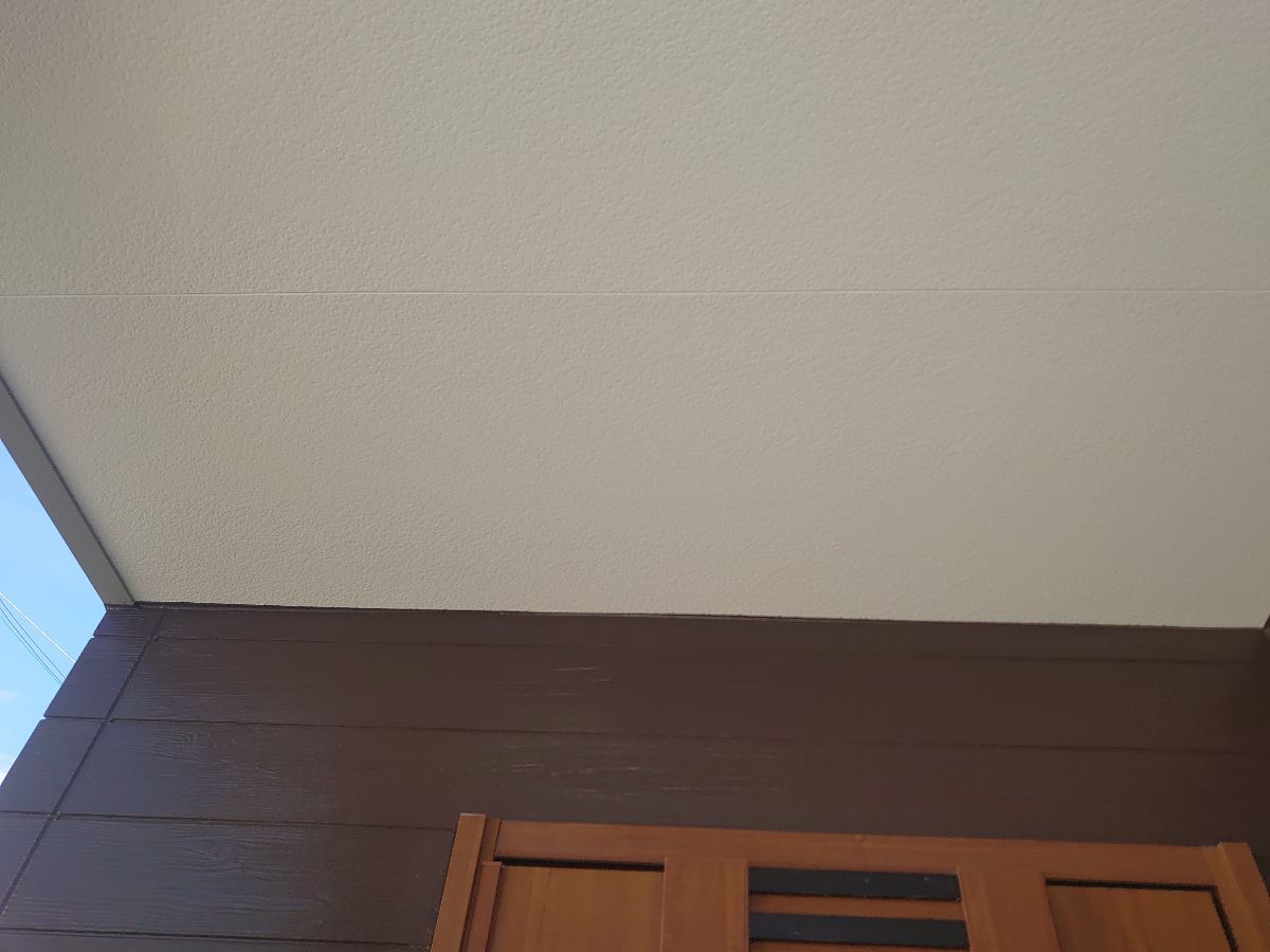 【和歌山市】　F様邸<br>『エクルグレージュの外壁にチョコレートブラウンのアクセントをつけダークグレーの屋根で温かみのある素敵な仕上がりに…✧₊°』12