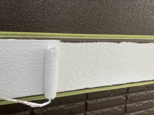 和歌山市地域密着の外壁塗装屋根塗装専門店のエースペイント　■【和歌山市】　H様邸　外壁塗装・屋根塗装・コーキング工事　外壁　幕板上塗り1回目