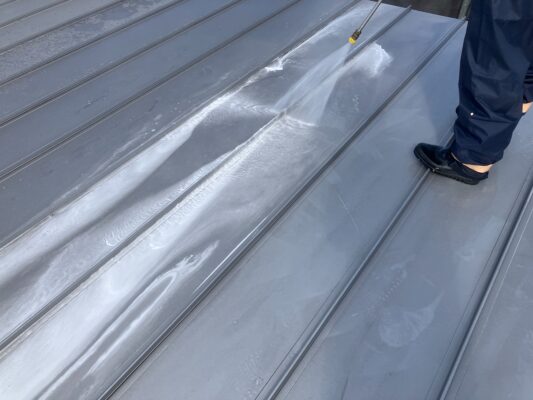 和歌山市密着の外壁塗装・屋根塗装専門店エースペイントの外壁の塗装と屋根の塗装　屋根　高圧洗浄