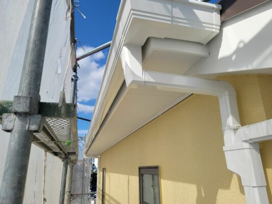 和歌山市密着の外壁塗装・屋根塗装専門店エースペイントの付帯部の塗装　軒樋　施工完了